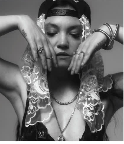 Black and white portrait from a YouInflue visual production